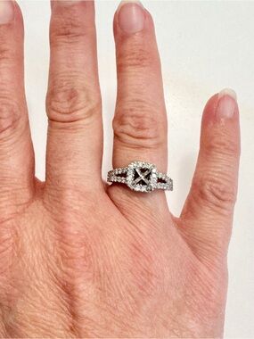 Pavé Halo Split-Shank Ring in White Gold with Diamonds